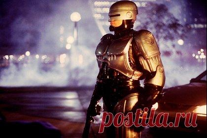 Робокопу воздвигли трехметровый памятник