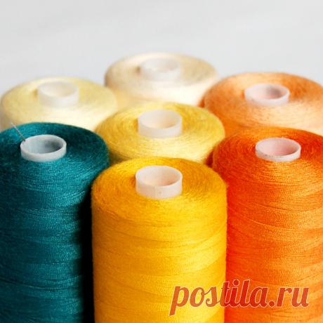 Estos días he visto varios trucos interesantes de costura por  Pinterest  relacionados con los hilos. Pensaba recopilarlos aquí en un post para compartirlos junto con mis consejos sobre el tema (lecciones aprendidas a través de errores y de mucho descoser). Pero buscando información para contestar a