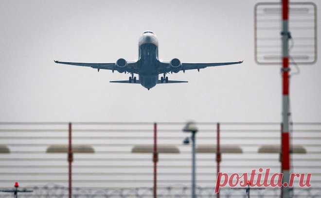 Самолет Ryanair сел в Афинах в сопровождении F-16 после сообщения о бомбе. Boeing 737 вылетел в Афины из польского города Катовице, сразу после взлета поступило сообщение об угрозе взрыва. Венгрия и Греция подняли в воздух свои истребители для сопровождения лайнера