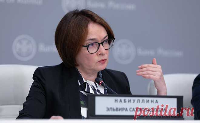 Bloomberg узнал о «растущем давлении» на Набиуллину из-за ключевой ставки. Следующее заседание Банка России по ключевой ставке станет для Набиуллиной «тяжелым испытанием» из-за негативной реакции бизнеса, пишет Bloomberg. С октября 2024 года регулятор удерживает ставку на рекордном уровне 21%
