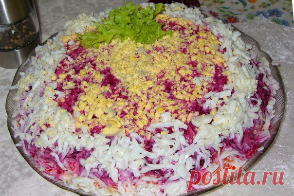 КОРОЛЕВСКИЙ !!!  **Слоями, под майонез: 1)картофель 3шт -кубик, 2)отв/свинина 250г -кубик, лук, 3)морковь 1шт -кр/тёрка, 4)чернослив 100г -кубик, орехи, 5)свекла 1шт -кр/тёрка. *В холод: на 2ч. *Декор: белок и желток, сыр, зелень.