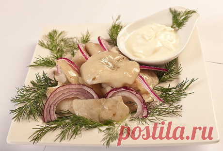 8 ВКУСНЫХ РЕЦЕПТОВ ЗАСОЛКИ ГРУЗДЕЙ!

1. Грузди, соленые на зиму. простой рецепт без добавления специй.

Для того чтобы приготовить грузди по этому старому и простому рецепту, нужно взять:
Соль крупная - 250 грамм;
Грузди - 5 килограмм вымоченных грибов;

Собранные вами грузди нужно сначала хорошо почистить, убрать все места, которые вам 
кажутся подозрительными. 
Червивые участки нужно срезать, а также не оставлять те места, в которые есть проколы от хвои. 
После нужно отр...