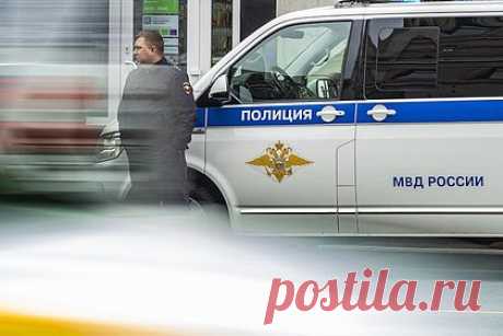Россиянин сжег религиозную литературу на территории храма. В Красноярске местный житель сжег религиозную литературу сразу после выхода из храма. Он взял брошюры на установленном в храме стенде и сжег их в ближайшем мусорном ведре на территории религиозного учреждения. После задержания мужчина не смог объяснить, что толкнуло его на такой поступок.