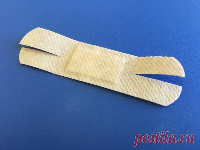Знаете зачем разрезают пластырь перед тем как наклеить его на рану? | СамоДел | Яндекс Дзен