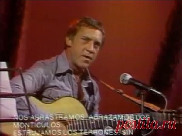 Выступление В. С. Высоцкого на мексиканском телевидении. 1977 год Летом 1977 года, Высоцкий приезжает в Мексику. 9 августа 1977 года в эфире по 13-му каналу мексиканского телевидения транслируется передача с его участием. Передача имела огромный успех. По словам Марины Влади, "телефонная станция телевидения буквально разрывалась от звонков восхищённых…