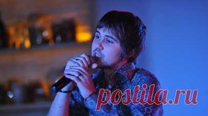 Певец Обломов готов за $20 тысяч выступить для россиян на нейтральной территории. Уехавший в США автор песни «Еду в Магадан» Василий Гончаров (Вася Обломов) готов за $20 тыс. выступить для россиян на нейтральной территории. Читать далее