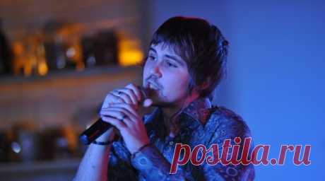 Певец Обломов готов за $20 тысяч выступить для россиян на нейтральной территории. Уехавший в США автор песни «Еду в Магадан» Василий Гончаров (Вася Обломов) готов за $20 тыс. выступить для россиян на нейтральной территории. Читать далее