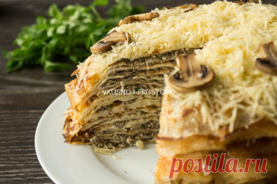 Блинный пирог с курицей и грибами