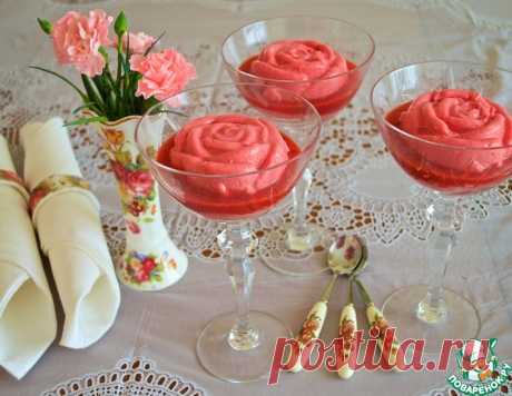 Малиновая панна-котта с клубничным соусом – кулинарный рецепт