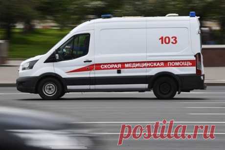 Рабочему оторвало ногу при обрушении потолка на заводе в Подмосковье. Два человека пострадали из-за обрушения потолка во время ремонтных работ в цеху Фряновского керамического завода в подмосковном Щелково. Они должны были укрепить колону внутри помещения. Одному из рабочих оторвало ногу, его госпитализировали. Второго пострадавшего медики осмотрели на месте.