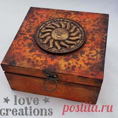 Teachers gifts
.
.
.
.
.
.
#mixedmedia #keepsake #teachersgifts #endofschool #thankyouteacher #mixedmediaartist #woodenbox #decoartmedia #decoart #fluidacrylics #metalliclustre #gildingwax #decoupage