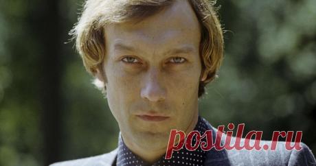 Мюнхгаузен и нежный зверь: 15 любимых фильмов с Олегом Янковским Романтичный, молчаливый, мятущийся, живой — каждый герой Олега Янковского пленил зрителей своей невыразимой глубиной, каждый его взгляд очаровывал. Mail.ru Кино вспоминает самые пронзительные и знаковые роли великого советского актера