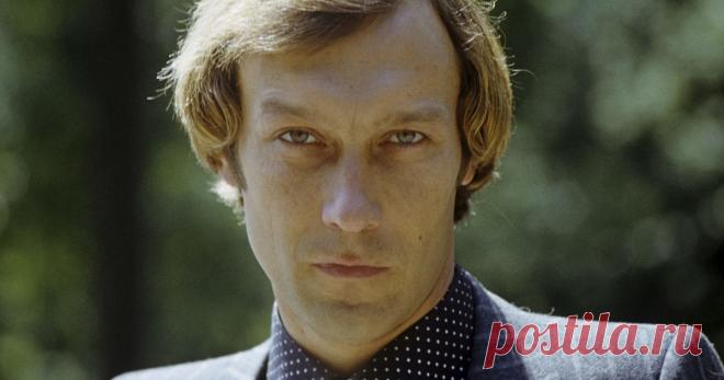 Мюнхгаузен и нежный зверь: 15 любимых фильмов с Олегом Янковским Романтичный, молчаливый, мятущийся, живой — каждый герой Олега Янковского пленил зрителей своей невыразимой глубиной, каждый его взгляд очаровывал. Mail.ru Кино вспоминает самые пронзительные и знаковые роли великого советского актера