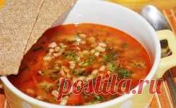 Рассольник: секреты и варианты приготовления вкуснейшего супца Едва ли найдутся среди славян люди, не знающие, что такое рассольник. Этот суп с солеными огурцами и крупой на Руси готовили издревле.