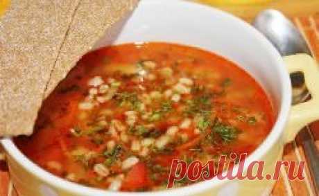 Рассольник: секреты и варианты приготовления вкуснейшего супца Едва ли найдутся среди славян люди, не знающие, что такое рассольник. Этот суп с солеными огурцами и крупой на Руси готовили издревле.