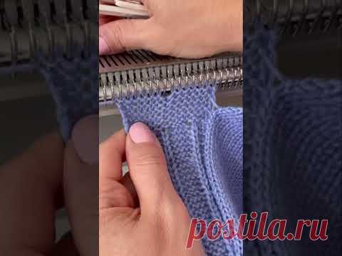 Соединение двух деталей в процессе вязания.