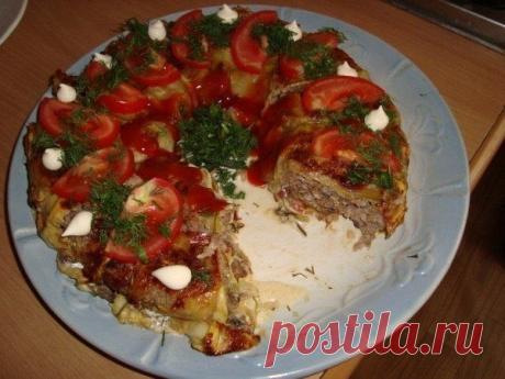 Вкусная кабачковая запеканка

Приготовление:

Отварить рис- 3 столовых ложки, смешать с 500гр. фарша. Посолить, поперчить.

Грибы 300гр порезать небольшими дольками, лук полукольцами. Обжарить на растительном масле

Кабачок очистить от кожуры, нарезать вдоль тонкими (чем тоньше, тем лучше) ломтиками 3мм,слегка присолить. Я не чистила кожуру, пока она еще мягкая.

Форму для кекса смазать растительным маслом, уложить кабачки, так чтобы края кабачков свисали. У меня нет такой...