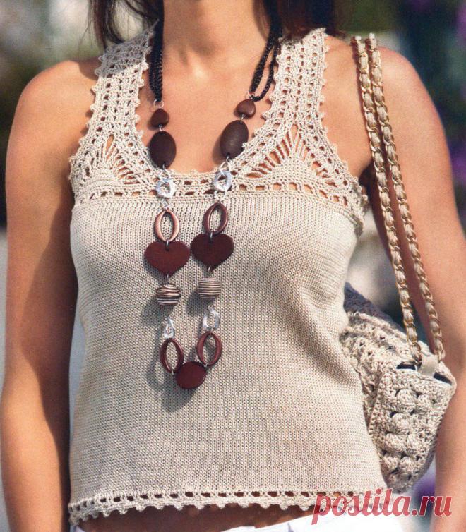 Топ с ажурной вставкой и сумочка