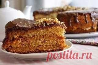 Очень вкусный нежный медовый бисквит

Очень вкусный нежный бисквит, в меру пахнет медом, тает во рту! Отлично поднимается, не опадает, нет шапки, и максимально прост в приготовлении!

Ингредиенты:

Яйца — 6 шт.
Сахар — 160 г
Мед — 2 ст. л.
Мука — 190 г

Приготовление:

1. Взбиваем яйца, сахар и мед до плотной белой массы. Не меньше 10 минут. В объеме увеличиться должно раза в 4 примерно!
2. Потом аккуратно всыпаем муку и перемешать снизу вверх. Выпекать при Т 170-180С. Гот...