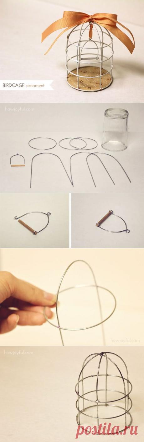 Декоративная клетка из проволоки.