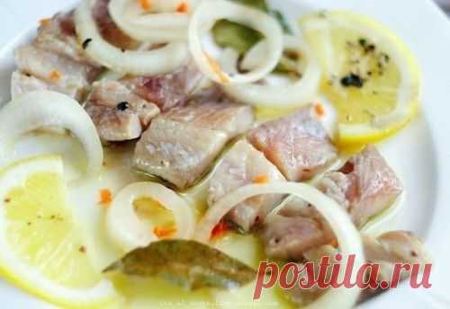 Маринованная селедка с лимоном