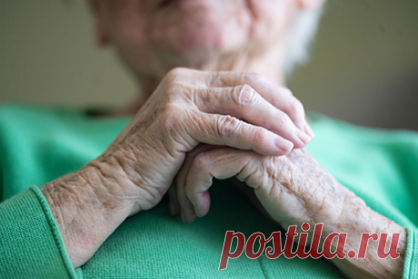 103-летняя женщина отметила очередной день рождения и дала совет молодежи. В США 103-летняя женщина отметила очередной день рождения, раскрыла причину долголетия и дала совет молодому поколению. Матильда Тернер Комо из Вашингтона рассказала, что всю жизнь проработала на ферме. Она стала матерью семерых детей и считает, что для хорошей жизни молодежь должна придерживаться простого правила.