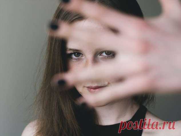 Одноклассница застыдила меня за то, что я работаю маникюршей | Краше Всех