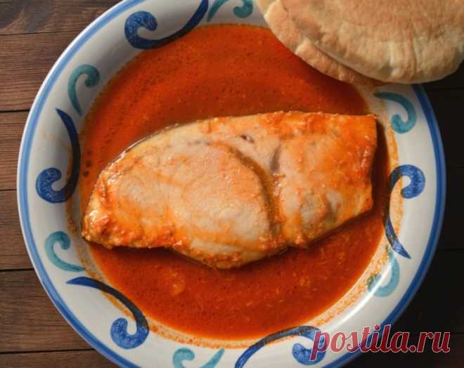 «Храйме»

Автор варианта приготовления © Лена Запасская, Яффо, Израиль
Ингредиенты для соуса на 4 порции рыбы (600 г. рыбы):
Оливковое масло – 3 столовые ложки;
Вода – половина стакана;
Томатное пюре – 4 или 5 столовых ложек;
Сок из одного лимона;
Чеснок мелко натёртый – 4 или 5 зубчиков;
Кумин (молотая зира) – 1 чайная ложка;
Молотый тмин – половина чайной ложки;
Сладкая паприка – половина чайной ложки;
Острая паприка – половина чайной ложки (можно заменить маленьким стру...