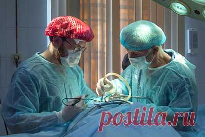 Врачи вытащили из живота мужчины килограмм гвоздей и лезвий. В Литве мужчины извлекли их живота мужчины килограмм гвоздей, шурупов, лезвий и гаек. По словам жителя Литвы, он глотал металлические предметы в течение месяца после отказа от алкоголя. Его госпитализировали с острой болью в Клайпедскую университетскую больницу. Врачи назвали случай уникальным.