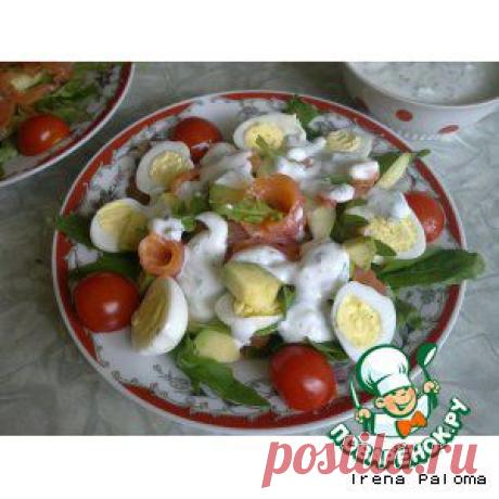 Салат с рукколой, авокадо и семгой с двумя видами заправки - кулинарный рецепт