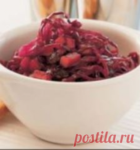 Салат из красной капусты Капуста на кухне — самый важный овощ, а в прошлом ей нередко приходилось бывать и вообще единственным. К счастью, существует великое множество способов ее приготовления. Салат, о котором мы сегодня расскажем, можно сделать заранее и разогреть непосредственно перед подачей на стол. Это блюдо относится к парве, т. е. его можно есть как с мясными, так и с молочными блюдами