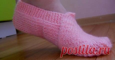 Домашние уютные тапочки - следки! Вязание спицами