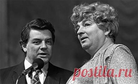 Я глубоко пьющий и активно матерящийся русский интеллигент с еврейским паспортом О себе и о смысле «Я испортил жизнь только одной женщине!»
Все, что меня сегодня окружает, – все другое. Москва уже не моя. Дворы не мои. Лица чужие. Правда, на Арбат, в районе Щукинского училища, еще…