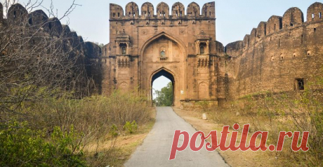 Mighty Rotas Fort, near Jhelum Punjab, Pakistan  |  Найдено на сайте 500px.com.