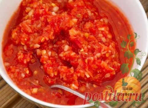 Из всех приправ в нашей семье самая любимая – аджика. Я заготавливаю ее на зиму без варки. Предлагаю вам лучшие рецепты: с чесноком и хреном, с помидорами и сливами. Есть даже вариант с аспирином, хранится такой соус очень долго. Есть еще любимый вариант мужа, готовится без уксуса. Еще нравится по-грузински, острая и ароматная