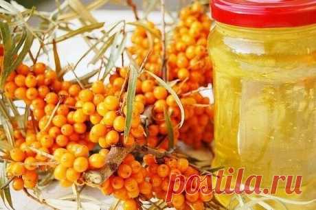 МАСКИ И КРЕМА С ОБЛЕПИХОЙ ДЛЯ КОЖИ И ВОЛОС

Огромная коллекция

Маска увлажняющая для сухой кожи лица, шеи и области декольте
1 яичный желток (сырой)
1 ч.л. лимонного сока
1 ч.л. жидкого мёда
1 ч.л. облепихового масла
Если мёд засахарился, то распустите его на водяной бане и остудите. Все ингредиенты тщательно перемешайте до образования однородной массы. Нанесите на предварительно очищенную кожу лица, шеи и области декольте, оставьте на 15 минут. Маску следует смывать тёпл...