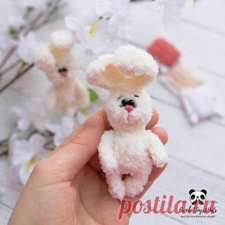PDF Плюшевый мини зайчик крючком. FREE crochet pattern; Аmigurumi doll patterns. Амигуруми схемы и описания на русском. Вязаные игрушки и поделки своими руками #amimore - Заяц, плюшевый зайчик, кролик, маленький зайчонок, зайка из плюшевой пряжи, крольчонок.