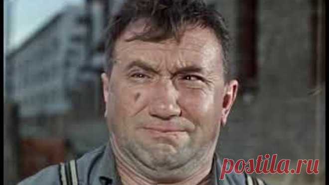 Лучшие смешные моменты и фразы из советских фильмов комедий.