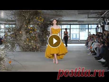 JASON WU COLLECTION | Осень Зима 2022/2023 | Неделя Моды В Нью-Йорке Больше новостей на нашем сайте: #WorldFashionChannel В контенте World Fashion Channel могут содержаться упоминания и ссылки на ресурсы компании Meta (...