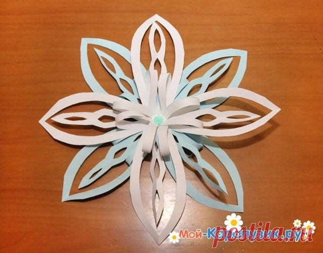 Ажурная 3D снежинка из бумаги