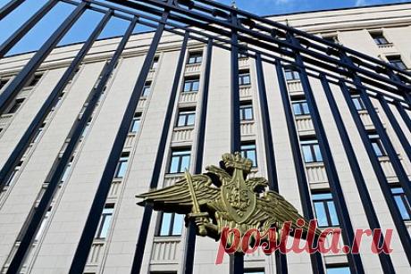 Вблизи Крыма уничтожили украинский катер. Безэкипажный катер военно-морских сил Украины обнаружили и уничтожили вблизи Крыма утром 30 декабря, сообщили журналистам в Минобороны РФ. Катер засекли в северо-западной части акватории Черного моря около 10:00 по московскому времени. Его уничтожили штатным вооружением патрульного катера Черноморского флота.