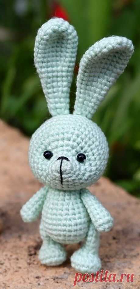 PDF Зайчонок крючком. FREE crochet pattern; Аmigurumi animal patterns. Амигуруми схемы и описания на русском. Вязаные игрушки и поделки своими руками #amimore - заяц, маленький зайчик, кролик, зайчонок, зайка, крольчонок.