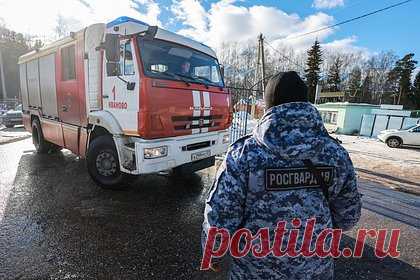 Раскрыты детали последнего доклада экипажа Ил-76, упавшего под Иваново. О чем говорили пилоты?. Детали последнего доклада потерпевшего крушение в Ивановской области военно-транспортного самолета Ил-76 о чрезвычайном происшествии (ЧП) раскрыл источник Shot. Стало известно, что пилоты сообщали о возгорании четвертого двигателя и вылетающих из него лопатках, повреждающих систему.