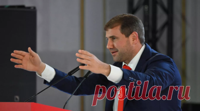 Шор заявил о вычёркивании живущих в России молдаван из политической жизни. Власти Молдавии вычёркивают живущих в России граждан республики из политической жизни, сократив число избирательных участков на территории страны, заявил лидер молдавского оппозиционного блока «Победа» Илан Шор. Читать далее