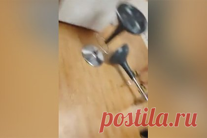 Драка на секс-чемпионате в Швеции попала на видео. Нападение организатора первого чемпионата Европы по сексу на украинскую порномодель Талию Минт попало на видео. Инцидент произошел, когда девушка рассказывала своим подписчикам в соцсети о плохой организации соревнований. В этот момент к ней подбежал организатор чемпионата и попытался отобрать у нее телефон.