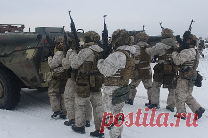 В ДНР сообщили о польских и британских наемниках на берегу Азовского моря. Военнослужащие Великобритании и Польши находятся в непосредственной близости от линии разграничения в Донбассе и планируют участвовать в операциях против населения региона. С таким заявлением выступил представитель Народной милиции самопровозглашенной Донецкой народной республики Эдуард Басурин.