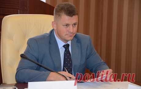 Мэр Симферополя подал в отставку. По мнению главы региона Сергея Аксенова, Валентин Демидов принял верное решение, так как не достиг необходимых результатов и признал свои недоработки