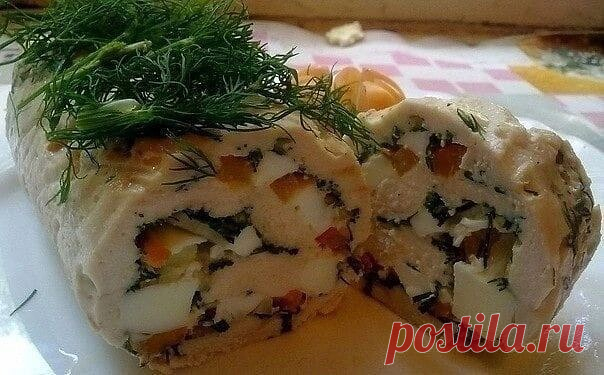 Рулет из курицы с овощами! 
 
Этот рулет - настоящая находка для тех, кто ценит сочетание сочного куриного филе с ароматными овощами. Для приготовления возьмите куриное филе, помидоры, морковь, яйца, чеснок, свежую зелень и любимые приправы. 
 
Шаг 1: Отбейте куриное филе, посыпьте его нарезанными овощами, добавьте размешанное яйцо и измельченный чеснок. Посыпьте всё свежей зеленью и приправами по вкусу. 
 
Шаг 2: Заверните начинку в рулет, аккуратно закрепите концы, чтобы...