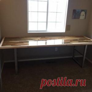 Стол из дерева и эпоксидной смолы