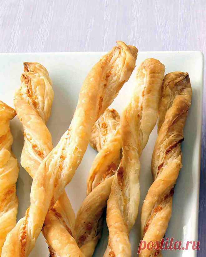 Бекон в слоёном тесте  
Оригинальный рецепт приготовления вкусной закуски бекон в слоеном тесте.